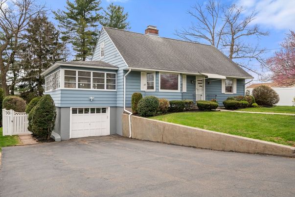 Attached, Exterior, Facade, Cape Cod