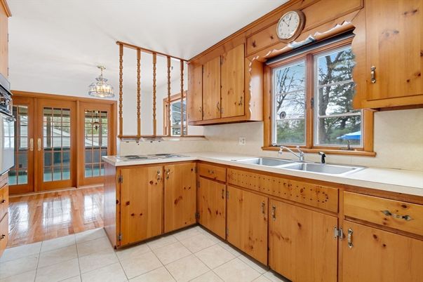 Chandelier, Interior, Kitchen, Wood Texture Flooring