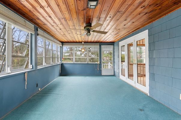 Empty room, Interior, Pendant Lights, Sun Room, Wooden Ceilings