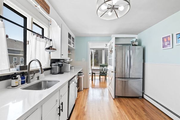 Dining room, Interior, Kitchen, Stainless Steel Appliances, Wood Texture Flooring