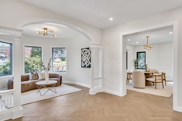 Chandelier, Dining room, Interior, Living room, Pendant Lights, Recessed Lighting, Wood Texture Flooring