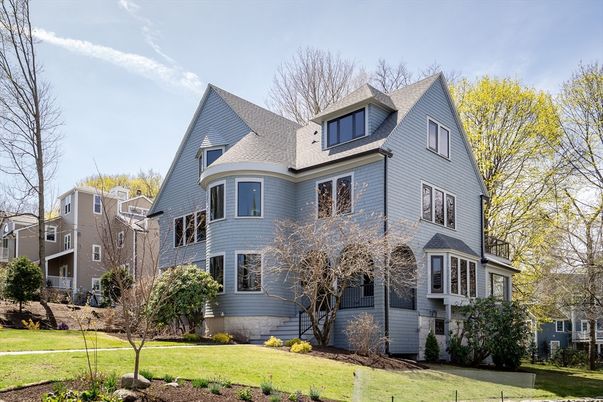 Exterior, Facade, Queen Anne Victorian