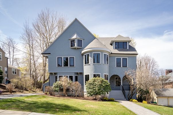 Exterior, Facade, Queen Anne Victorian