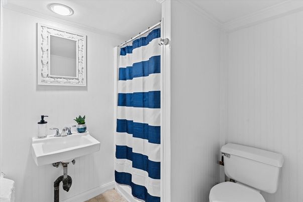 Bathroom, Interior, Recessed Lighting