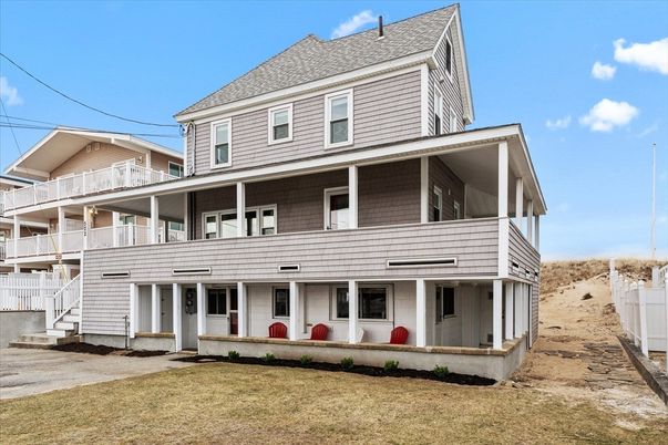 Exterior, Facade, American Foursquare