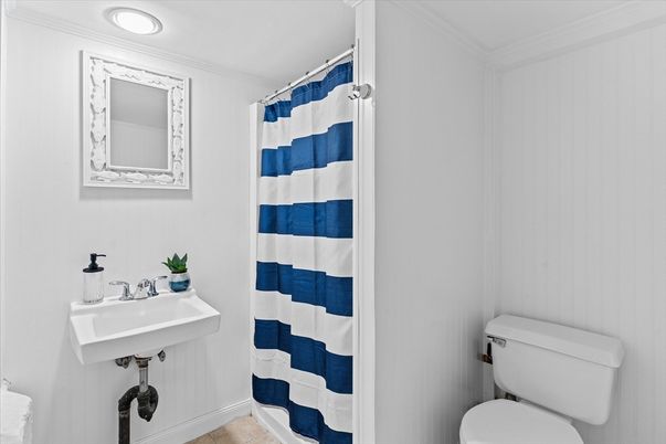 Bathroom, Interior, Recessed Lighting