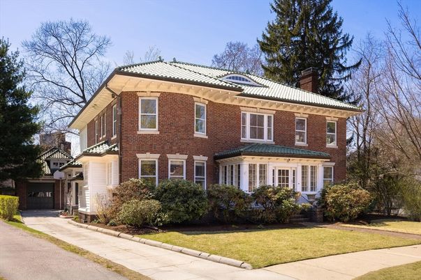 Exterior, Facade, Brick Facade, Georgian