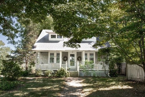 Exterior, Facade, Cape Cod