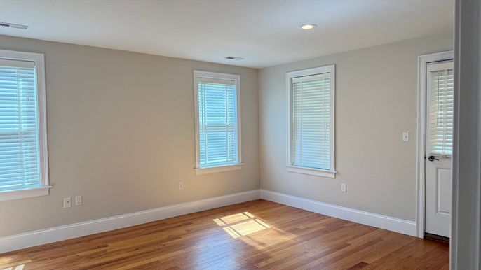 Empty room, Interior, Recessed Lighting, Wood Texture Flooring