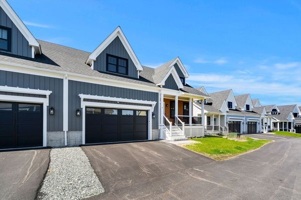 Attached, Exterior, Facade, Farmhouse