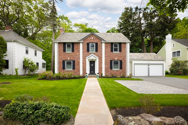 Attached, Exterior, Facade, Brick Facade, Georgian