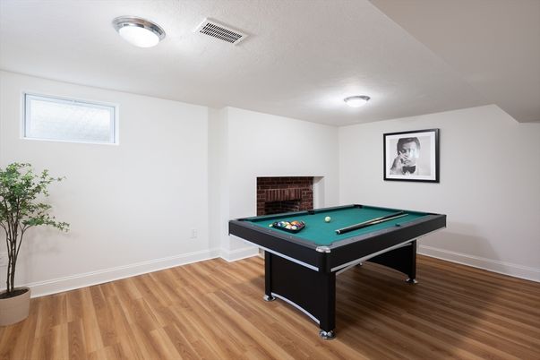 Billiard Table, Game Room, Interior, Wood Texture Flooring