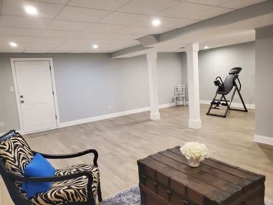 Fitness Equipment, Interior, Recessed Lighting, Wood Texture Flooring