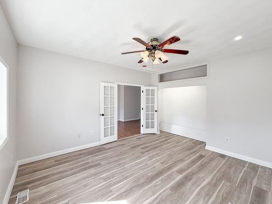 Empty room, Interior, Recessed Lighting, Wood Texture Flooring