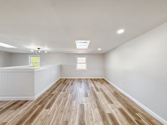 Empty room, Interior, Recessed Lighting, Wood Texture Flooring