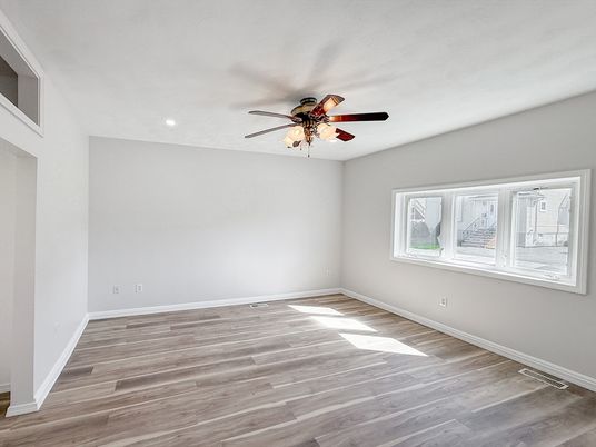 Empty room, Interior, Recessed Lighting, Wood Texture Flooring