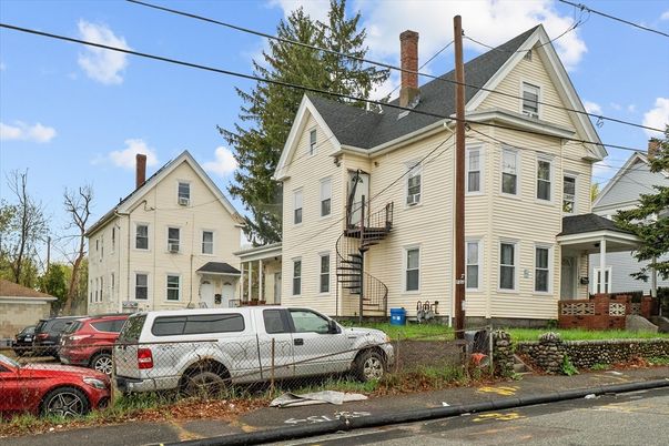 Exterior, Facade, Queen Anne Victorian