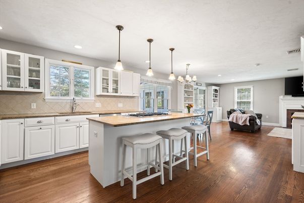 Fireplace, Interior, Kitchen, Pendant Lights, Recessed Lighting, Wood Texture Flooring