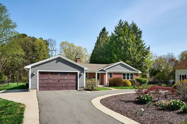 Attached, Exterior, Facade, Brick Facade, Ranch