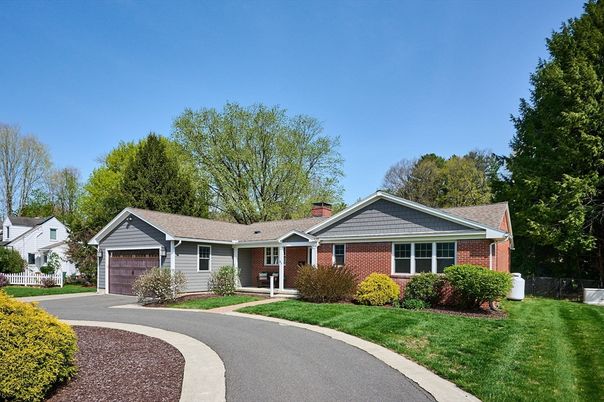 Attached, Exterior, Facade, Brick Facade, Ranch