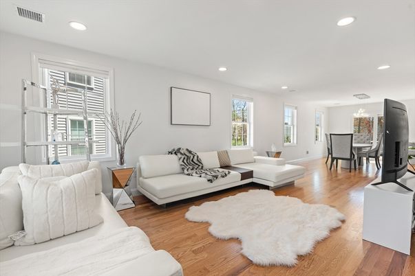 Chandelier, Dining room, Interior, Living room, Recessed Lighting, Wood Texture Flooring