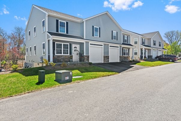 Attached, Exterior, Facade, Farmhouse