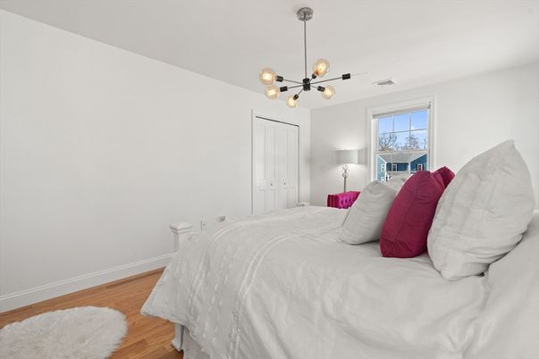 Bedroom, Interior, Pendant Lights, Wood Texture Flooring