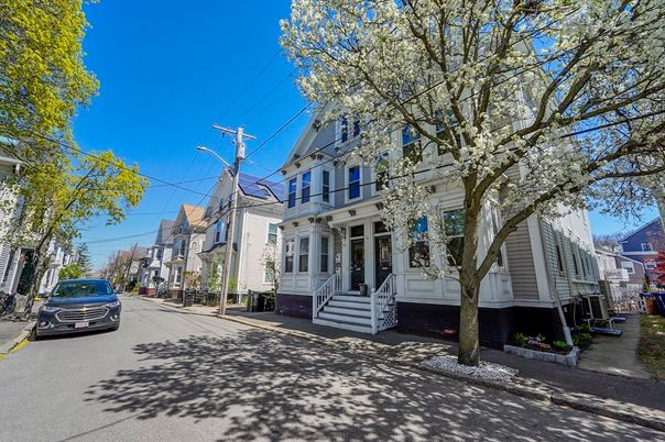 Exterior, Facade, Queen Anne Victorian
