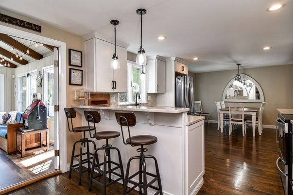 Chandelier, Dining room, Interior, Kitchen, Pendant Lights, Recessed Lighting, Wood Texture Flooring
