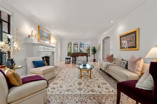 Fireplace, Interior, Living room, Piano, Recessed Lighting