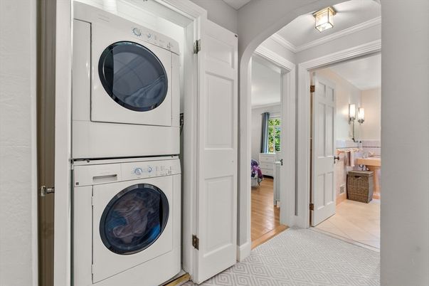 Interior, Utility Closets, Washer, Wood Texture Flooring