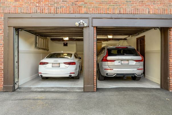 Exterior, Garage