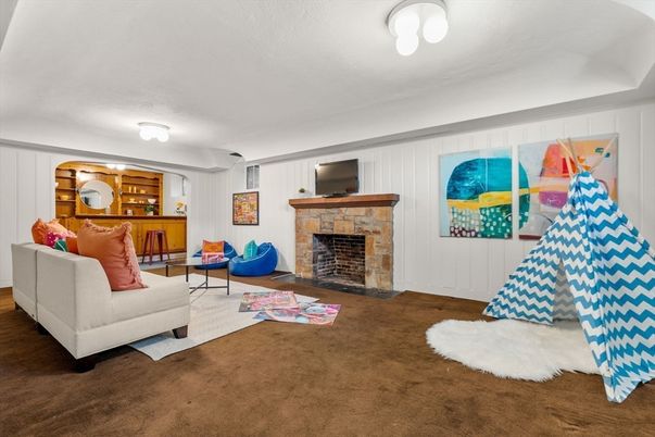 Fireplace, Interior, Living room