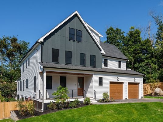 Attached, Exterior, Facade, Farmhouse
