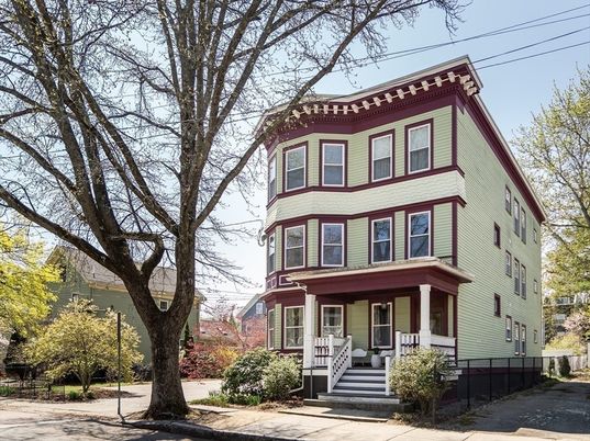 Exterior, Facade, Queen Anne Victorian