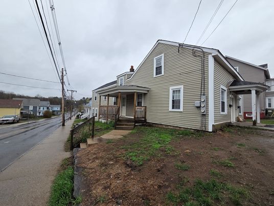 Backyard, Exterior, Facade, Queen Anne Victorian
