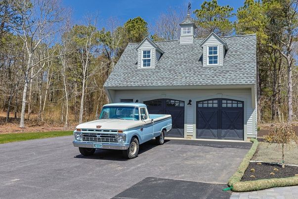 Attached, Exterior, Facade, Cape Cod