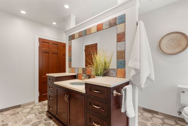 Bathroom, Dual Sink Vanities, Interior, Recessed Lighting