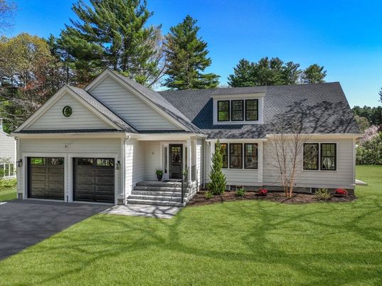 Attached, Exterior, Facade, Farmhouse