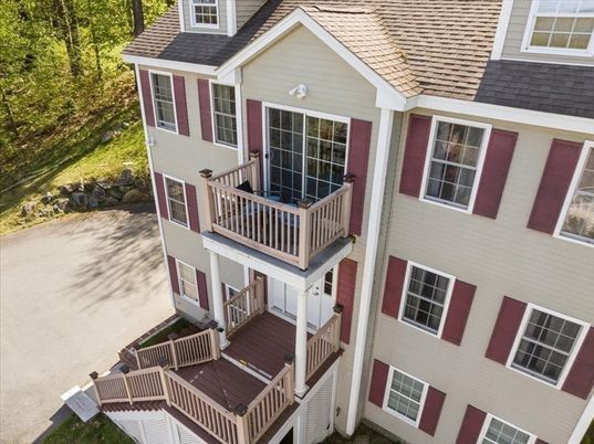 Exterior, Facade, Rowhouse
