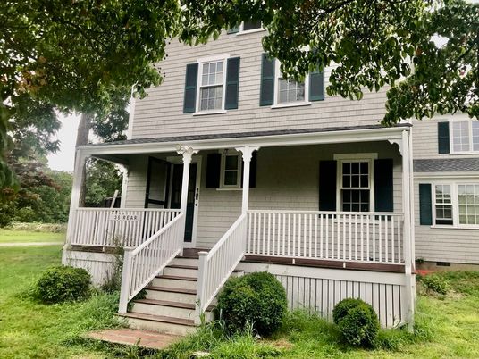 Exterior, Facade, Cape Cod