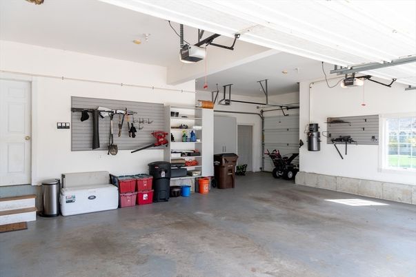 Garage, Interior