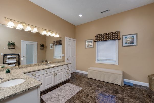 Bathroom, Dual Sink Vanities, Interior, Recessed Lighting