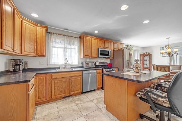 Chandelier, Dining room, Interior, Kitchen, Recessed Lighting, Stainless Steel Appliances