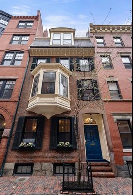 Exterior, Facade, Brick Facade, Rowhouse