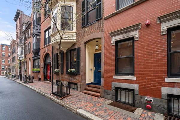 Exterior, Facade, Brick Facade, Rowhouse
