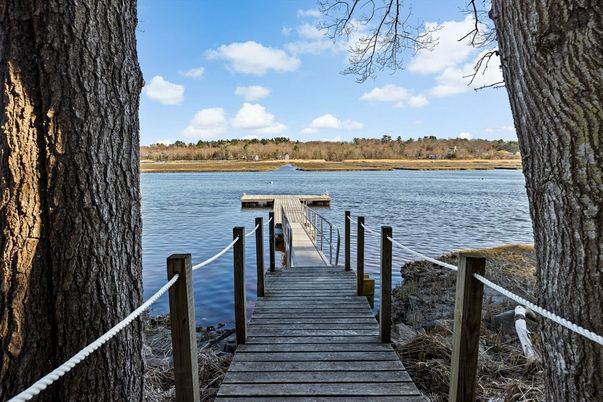 Exterior, Lake