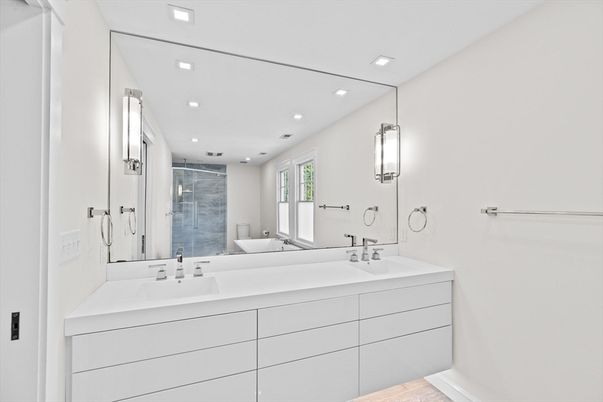 Bathroom, Dual Sink Vanities, Interior, Recessed Lighting