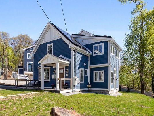 Exterior, Facade, Queen Anne Victorian