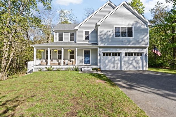 Attached, Exterior, Facade, Farmhouse